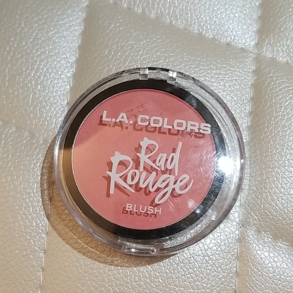 L.A. Colors Rad Rouge Blush - Picture 5 of 6